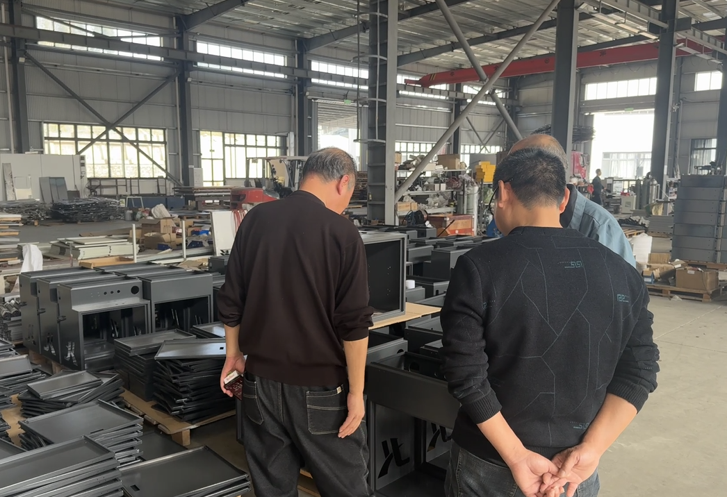 Latest company case about Chinese Refrigerated Truck Manufacturer Adopts LY-07-3000 for High-Precision Composite Bondi